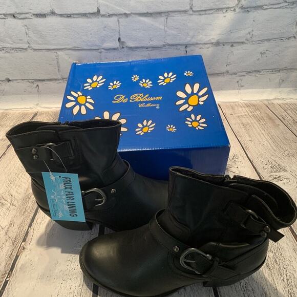 DE BLOSSOM COLLECTION Women's NWT Hoshi-2 Black Ankle Boot / Size: 7.5 - Picture 2 of 10